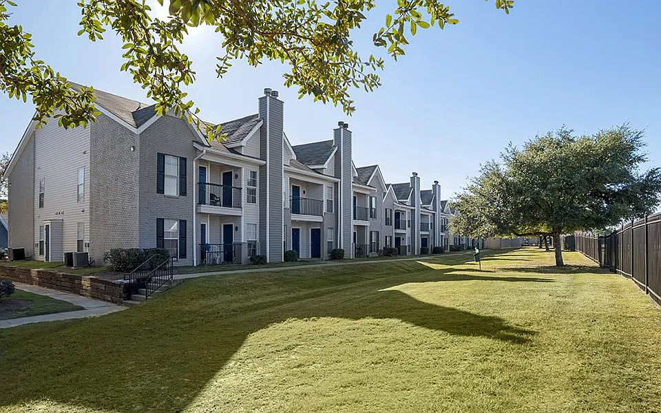 Ridgeland Place Apartment Homes — Photo 2