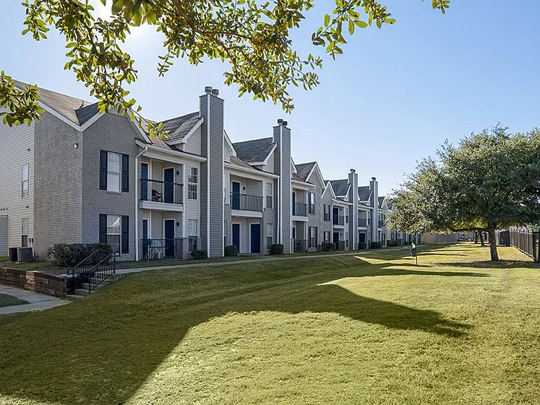 Ridgeland Place Apartment Homes — Photo 2