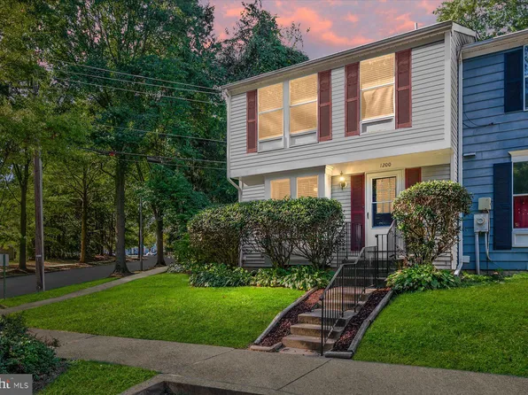 1200 Patriot Ln, Bowie, MD 20716