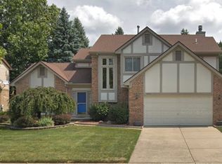 4880 Pickford Dr, Troy, MI 48085