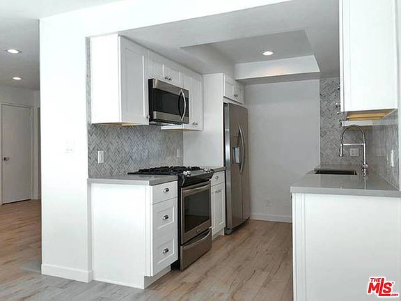 3rd image of 853 N Hayworth Ave APT 203