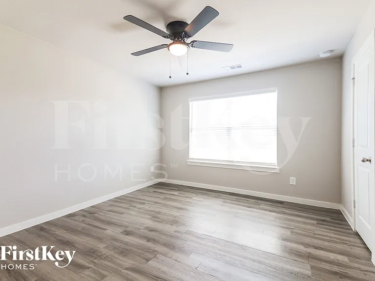 310 Niki Dr — Photo 11