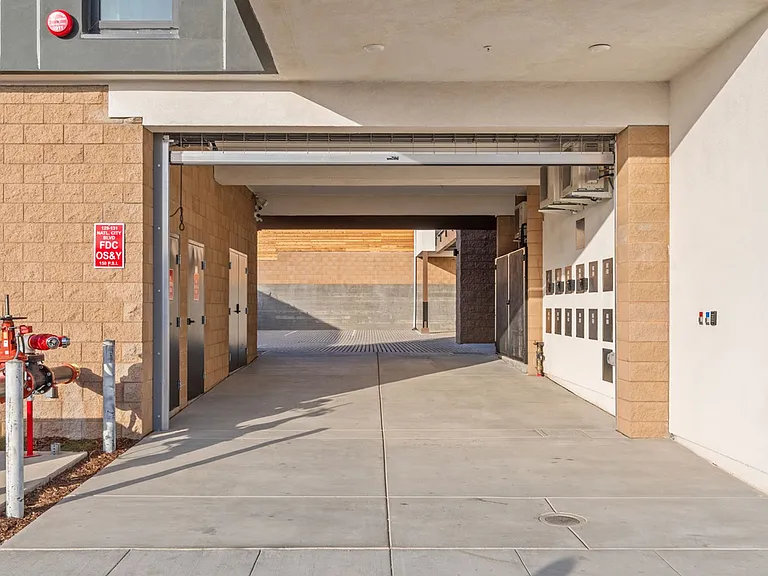 131 National City Blvd #201 — Photo 32