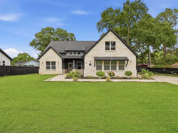 708 Magnolia Ave, Sealy, TX 77474
