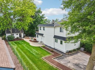 W351N5464 Lake DRIVE, Oconomowoc, WI 53066