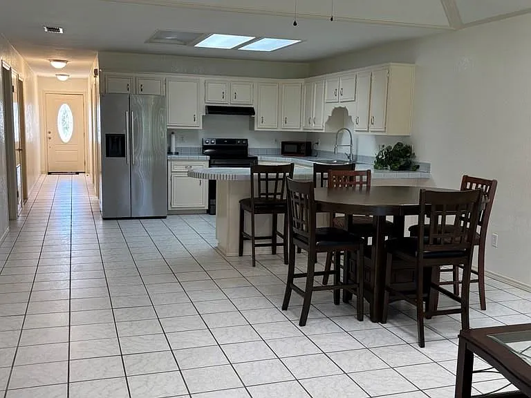114 E Constellation Dr — Photo 2