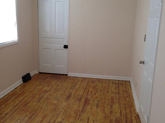 Middle bedroom with walk in closet. Bedroom has its own door to the bathroom.