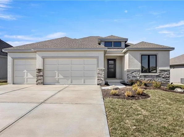 8202 Valley Rd, Lenexa, KS 66220