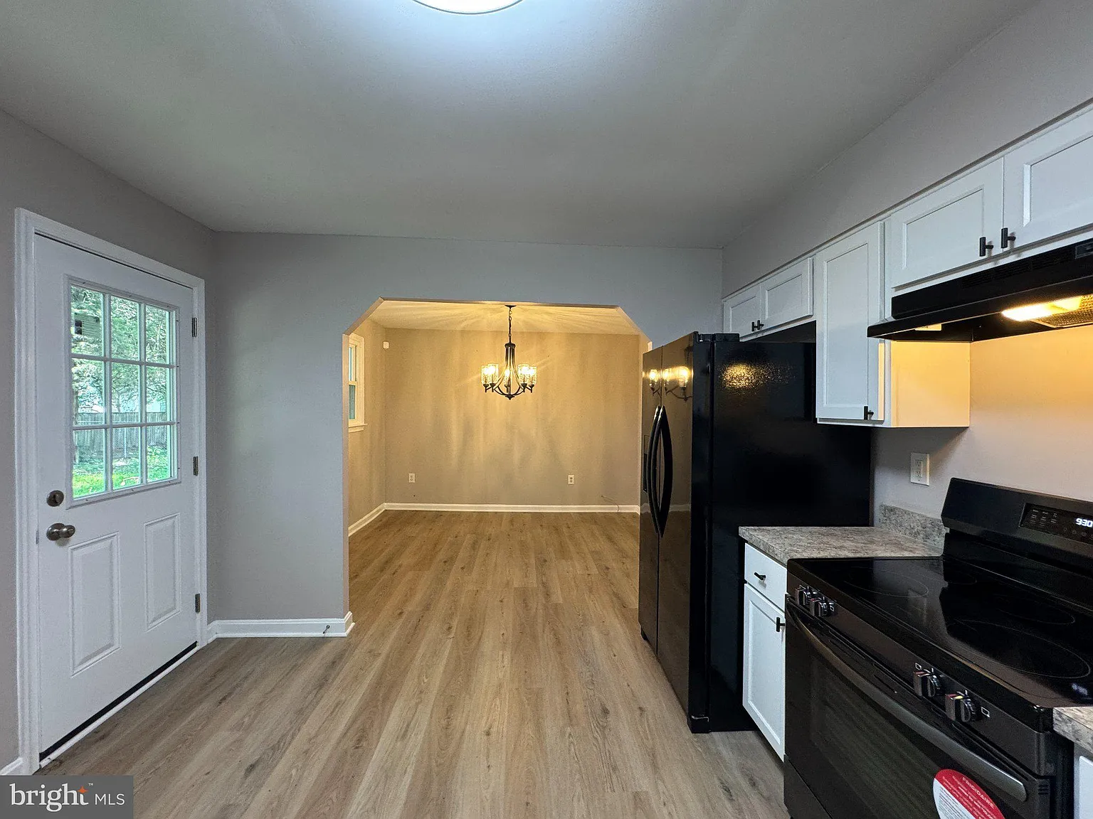 3 bed, 2.0 bath, 1322 sqft, $2,450 — Photo 3