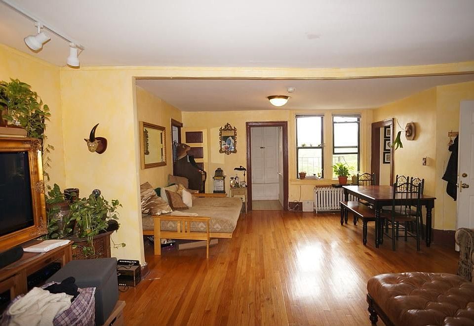 1st image of 212 Montrose Ave APT 3