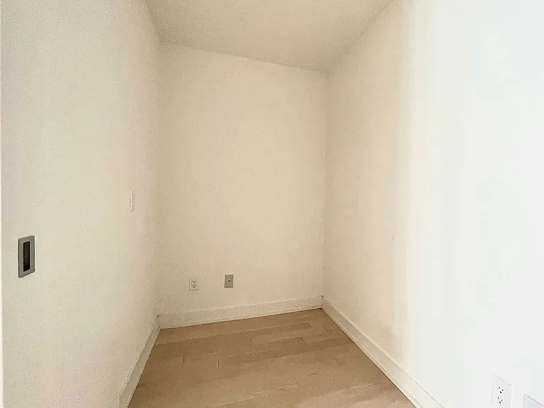 25 Richmond St E #804 — Photo 5