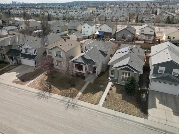 78 E Coventry Vw NE, Calgary, AB T3K 5H5