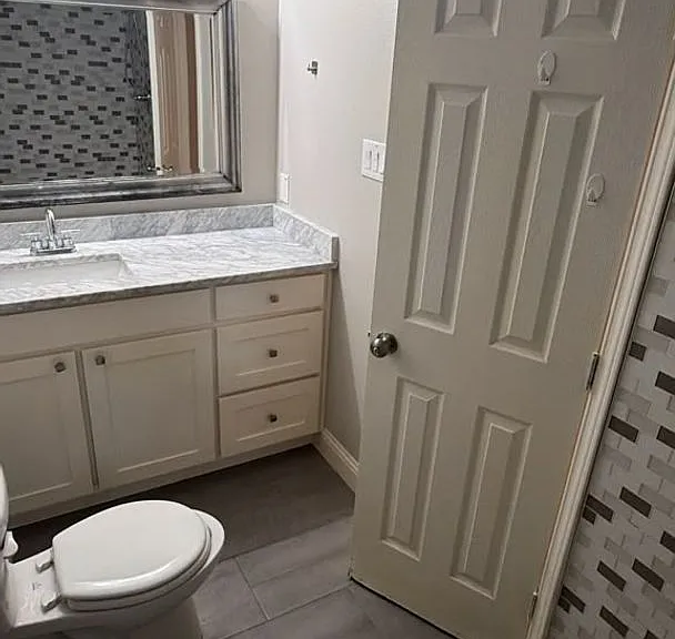 13375 Glenside Dr — Photo 19