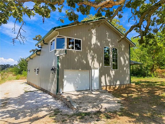 2nd image of 809 W Holt Rd