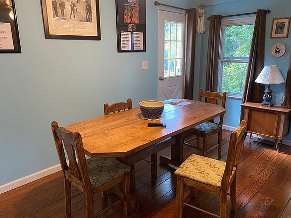 5th image of 105 Merchant Ave