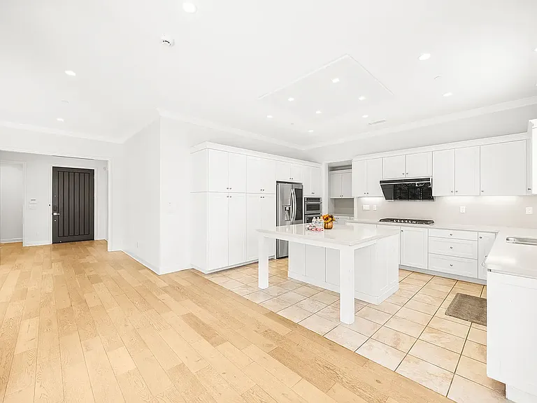 68 Henson — Photo 11