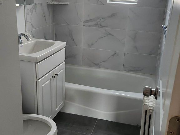 5th image of 67-17 Cloverdale Blvd #1