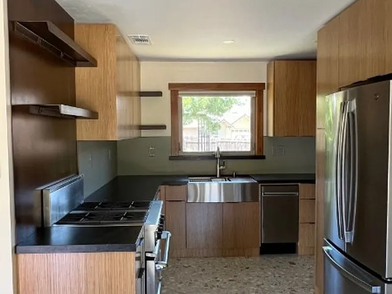 1695 Lilac Ln #B — Photo 26