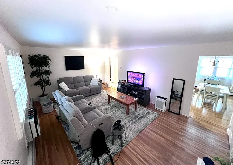 2 bed, 1.0 bath, $2,600 — Photo 4