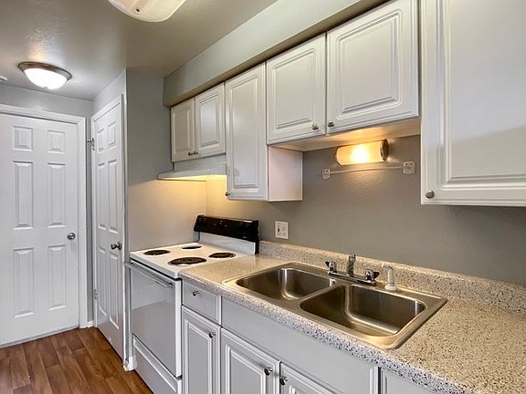 3rd image of 840 N Cherry St #104