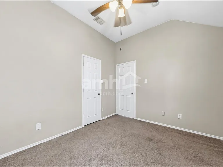 9501 Navarro St — Photo 14