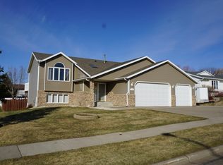 1970 Oregon Dr, Bismarck, ND 58503