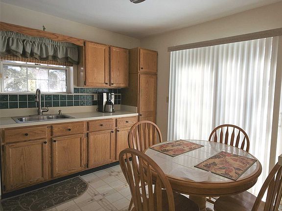 3rd image of 19 Balmoral Ct