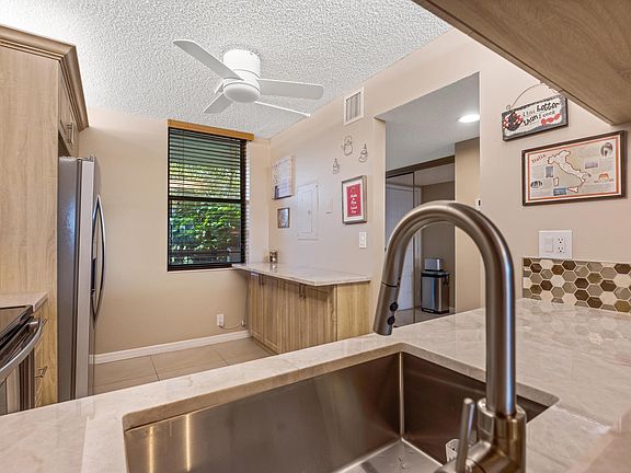 5th image of 2907 Carambola Circle #203