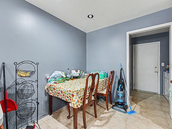 4th image of 28630 Imperial Dr