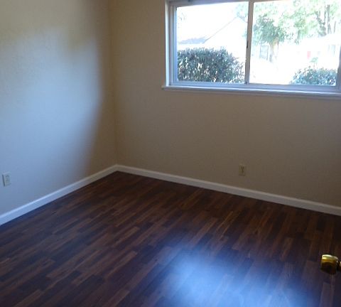 4th image of 1134 Magnolia Ave