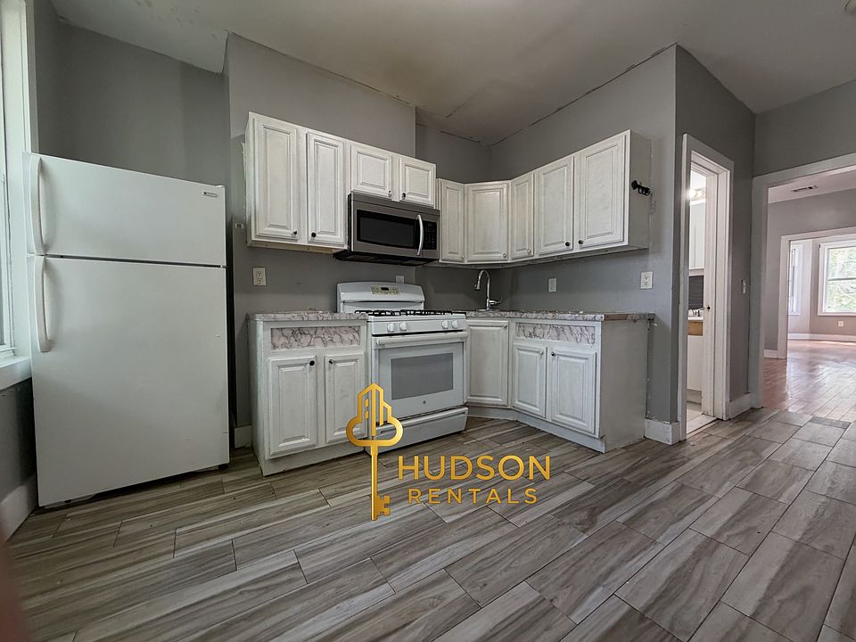 1st image of 230 Wilkinson Ave #1
