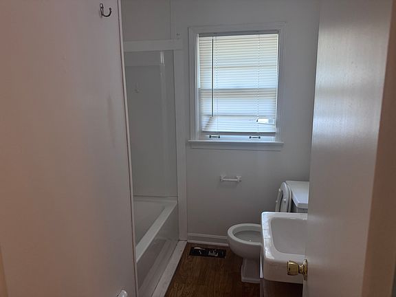 2nd image of 307 18th St Front 1