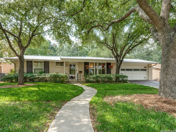 2102 E LAWNDALE DR, San Antonio, TX 78209