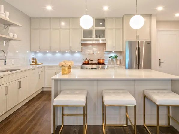 372 9th Luxury Rentals