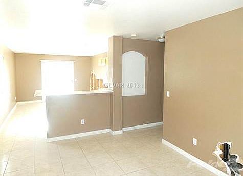 2nd image of 2025 Emerald Green Ave