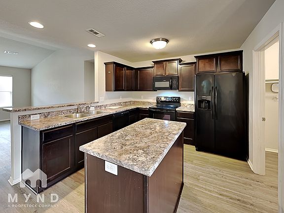 3rd image of 90 Cedar Creek Cv