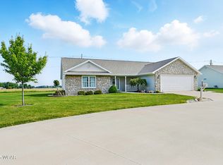 1076 Stonegate Ct, Wapakoneta, OH 45895