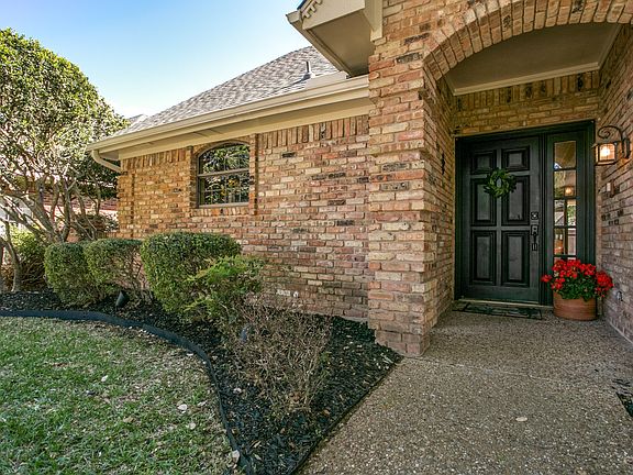 2nd image of 1908 Gardengrove Ct