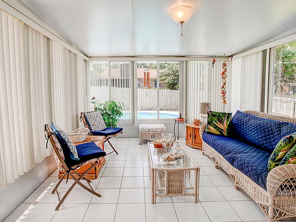 3rd image of 203 Southview Dr