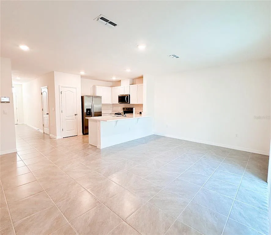 3 bed, 2.5 bath, 1488 sqft, $2,000 — Photo 3