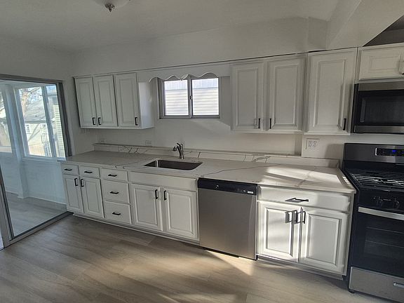 3rd image of 3417 Jewett Ave