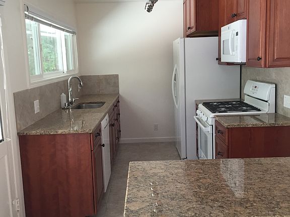 5th image of 173 Blackfield Dr