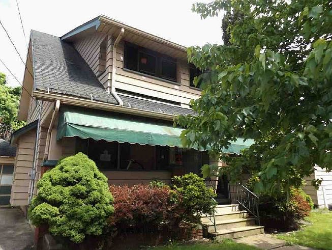 1st image of 630 Paige Ave NE