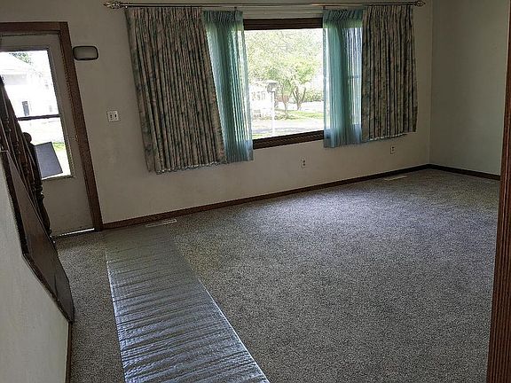 3rd image of 510 W 3rd St APT 4