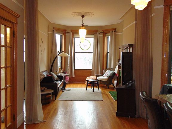 5th image of 827 W Newport Ave #3