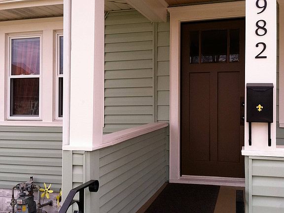 4th image of 982 Edmund Ave