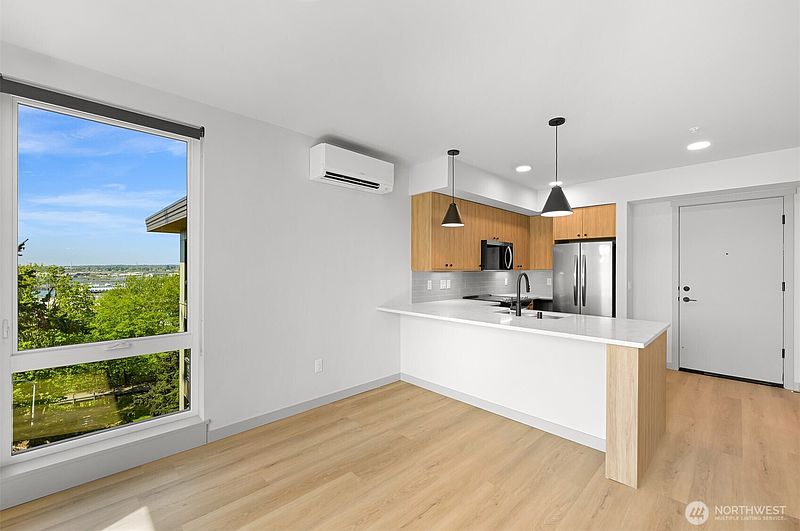 2nd image of 820 N State Street #611
