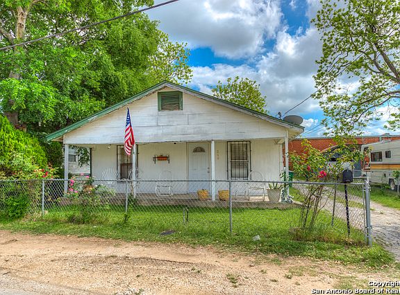3rd image of 340 Simon St