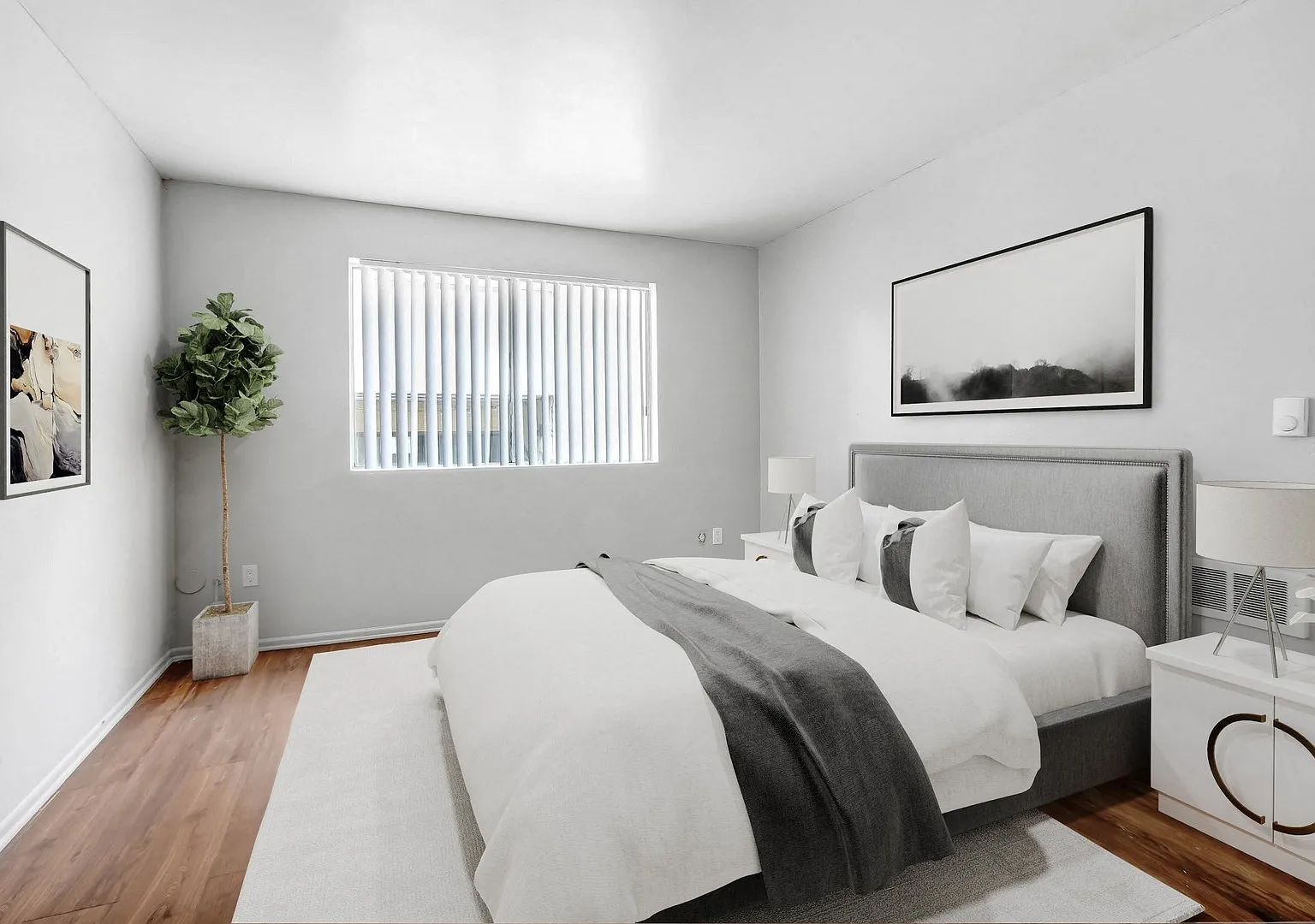 Sherman Plaza Apartments — Photo 4