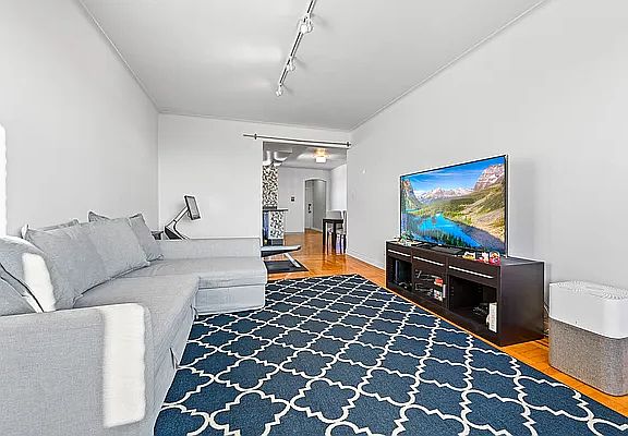 5th image of 4755 39th Pl APT 6B